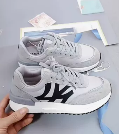 36码，女士真皮运动跑步鞋，非常轻巧有弹性...