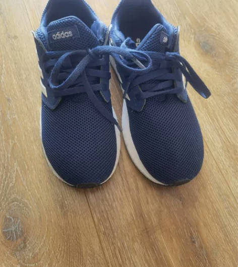 基本全新阿迪男童运动鞋 感兴趣的话点“我想...