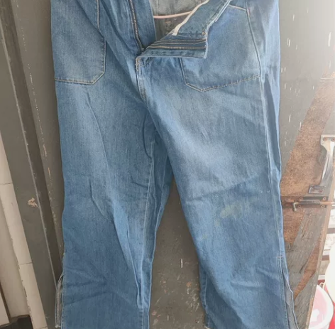 阔腿裤，实体店200多入。瘦了穿不了了成色...