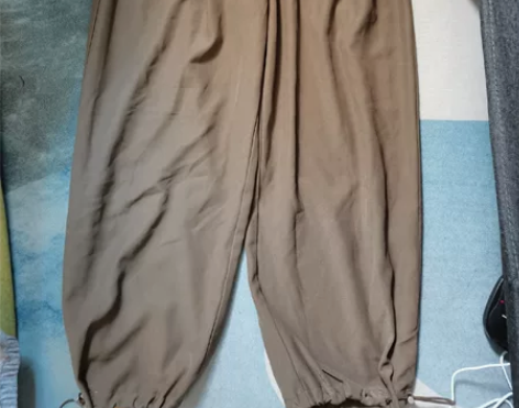 日系百搭军绿色阔腿裤～裤腰松紧带，可以配紧...