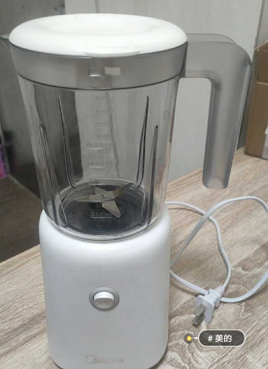 美的榨汁机，献血给的礼品，仅用过一次，闲置...