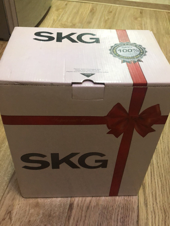 SKG榨汁机，全新。闲置很久。不是那种会榨...