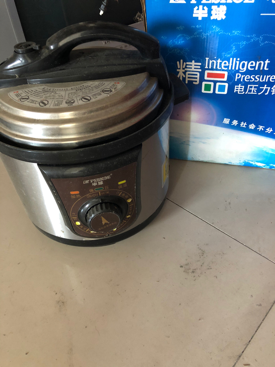 就使用一次，电压力锅，成色如新，煮饭煲汤首...