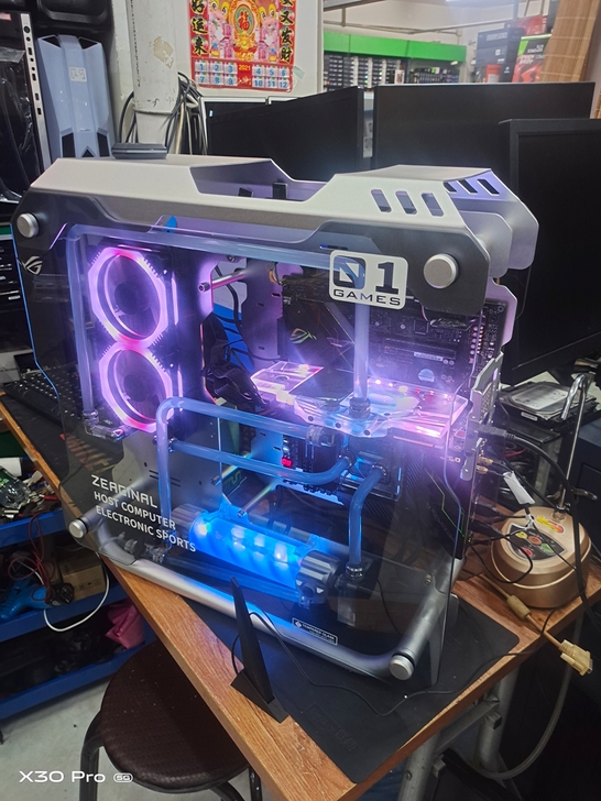 分体水冷  主板rog  机箱也是   主...