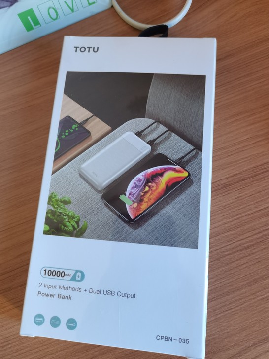 TOTU全新充电宝未拆外膜，白色，正，可查