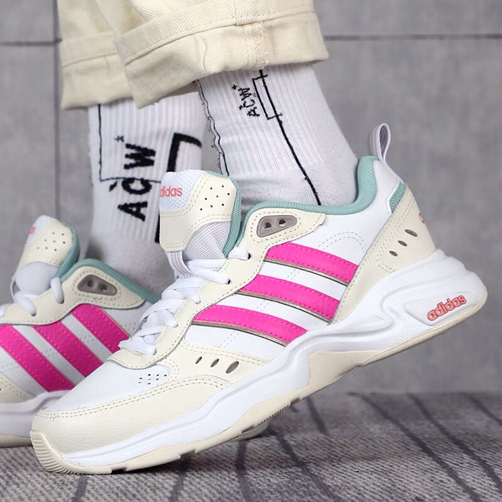 超低五折阿迪达斯三叶草adidas