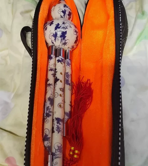三年不吹了，已经用不到了，这葫芦丝也有点漏...