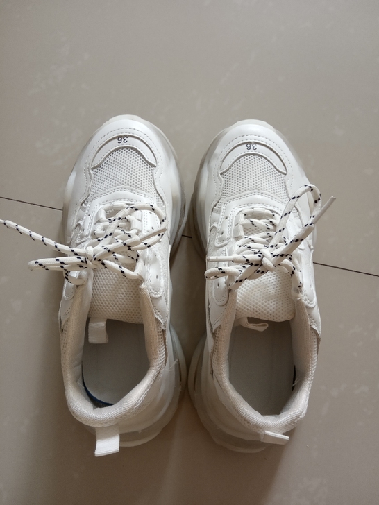 今年买的，穿过一次