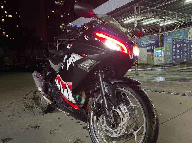 双缸油冷蓝色鲨鱼版画小忍者300cc 改装...