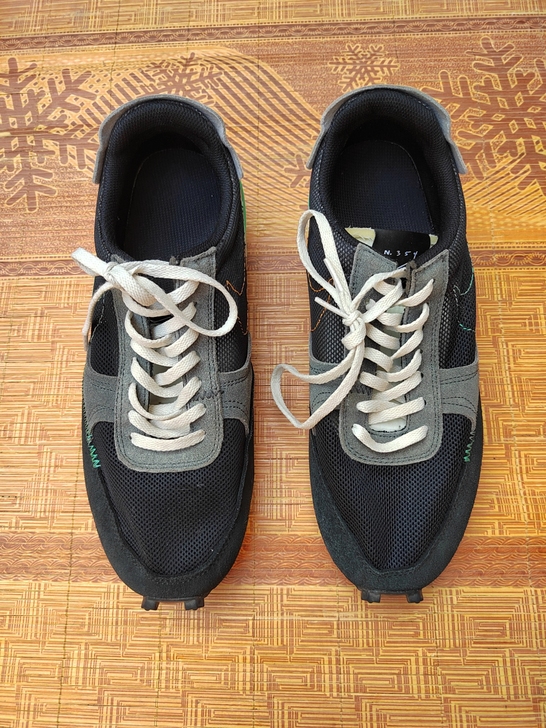 42码耐克运动鞋  无瑕疵 无开胶 正常磨...