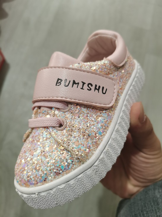 自己提货，换季店铺清货。尺码部分还有。具体...