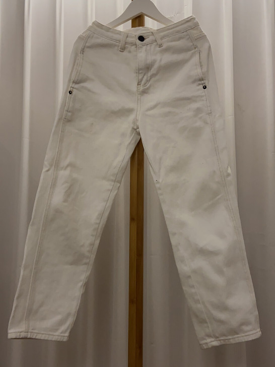 白色直筒牛仔裤女，春秋款，s码，90以内可穿