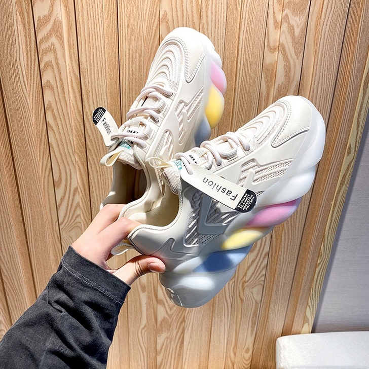 朋友鞋店不开了 帮忙处理一批老爹鞋