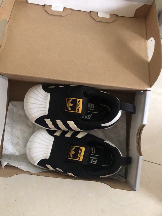 阿迪达斯软底鞋