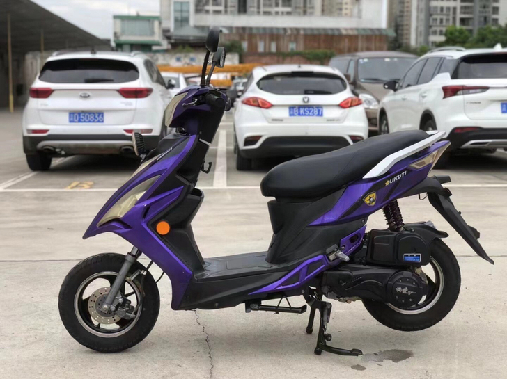 到货一台踏板车