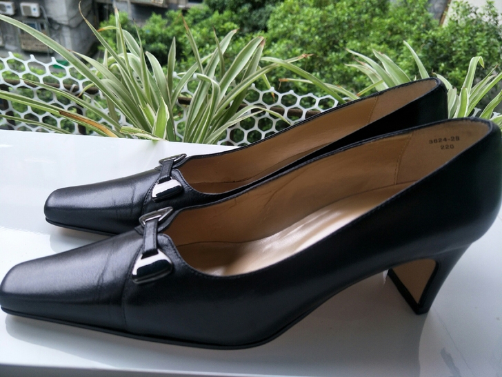 全新，头层牛皮皮鞋