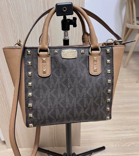 michael kors 小号铆钉耳朵包 ...