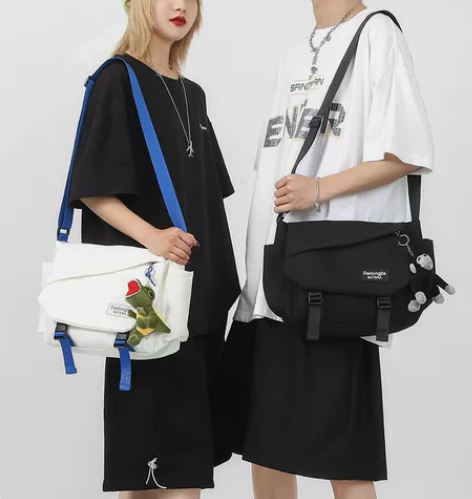 男士斜挎包机能日系风工装邮差包休闲ins大...