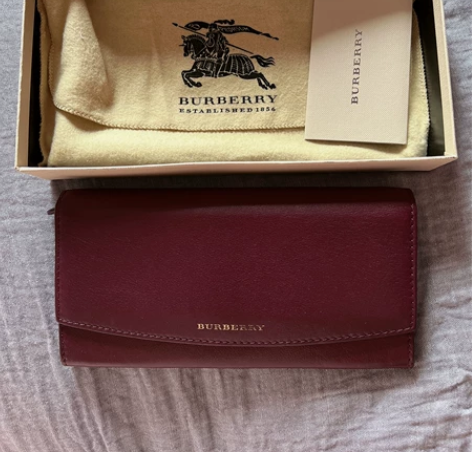 专柜正品Burerry紫色纯皮女士钱包，德...