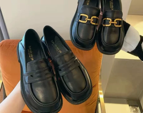 【全新包邮】英伦风小皮鞋女2022新款黑色...