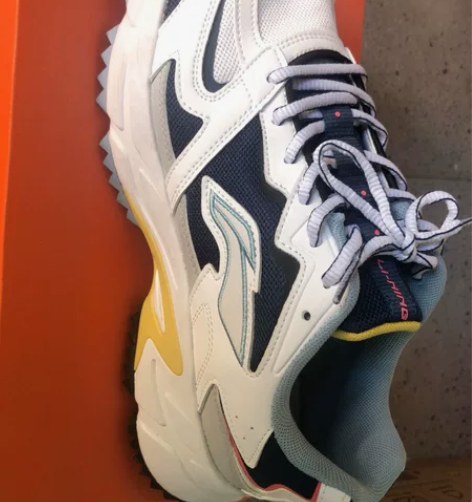 李宁经典休闲跑步鞋九成新43码喜欢的朋友可...