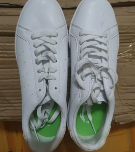 李宁小白鞋，有瑕疵 没穿过，有灰 41码数...