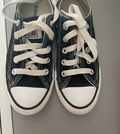 儿童匡威，穿了几次，脚大穿不进去了！实物拍...