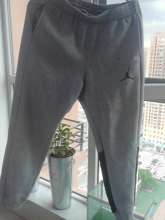 飞人加绒运动裤，，裤子没下过水。，穿过一次...