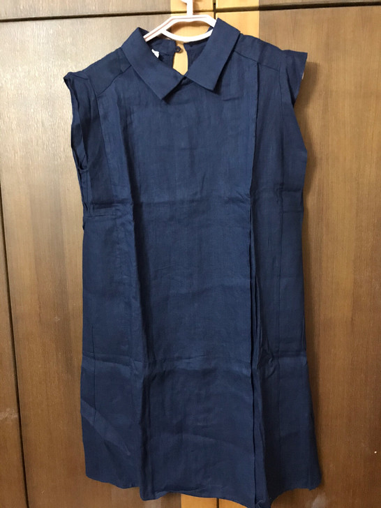 Jiucun意大利全麻料素色无袖连衣裙前身...