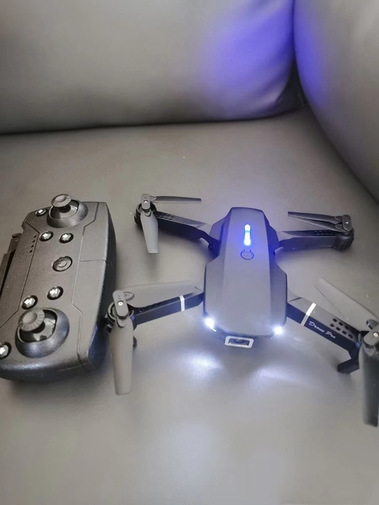 全新无人机，带双摄像头！