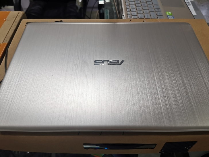 华硕ViVO超薄笔记本:i5-8250处理...