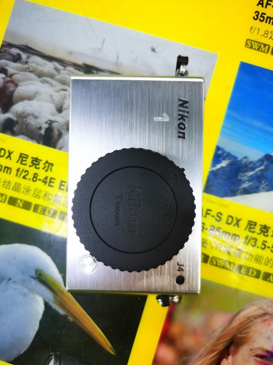 尼康1微单J4，样机处理，成色很新，触摸屏...