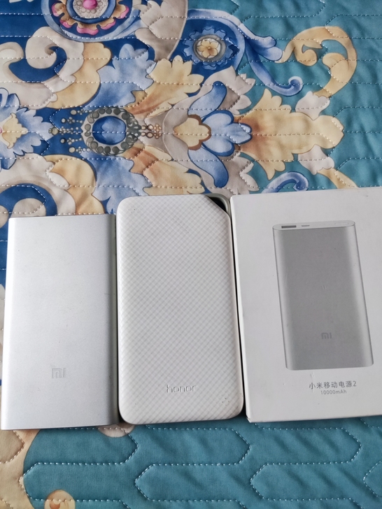 小米华为充电宝3个