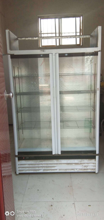 制冷展示柜，八成新，原价1800一个，现价...