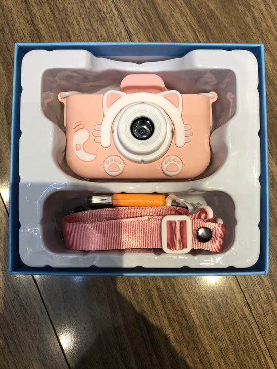 全新儿童数码相机，一次没打开过，不包邮。