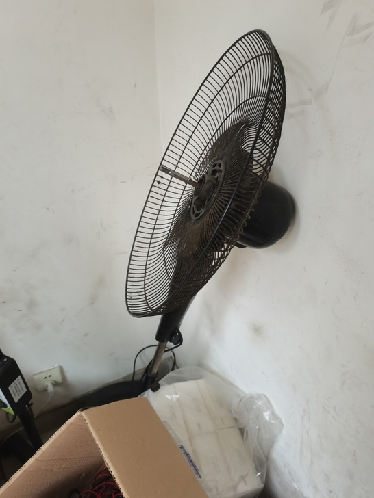 电风扇  风扇叶子坏了  电机是好的   ...