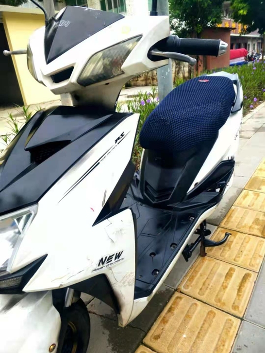 急转迅鹰踏板车,车子才用几个月,九成新,6...