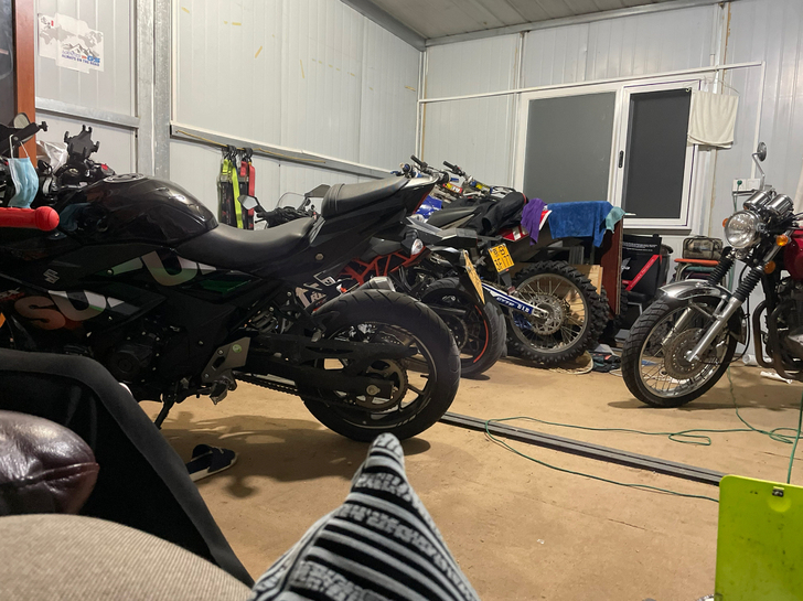 出个20年黑色铃木gsx250，实表600...