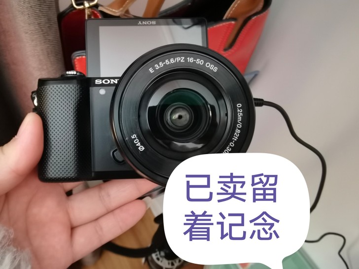 索尼a5000微单相机带标准镜头，无刮痕可...