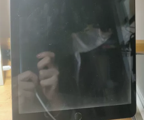 iPad 8代 2020 急卖，可小刀 2...