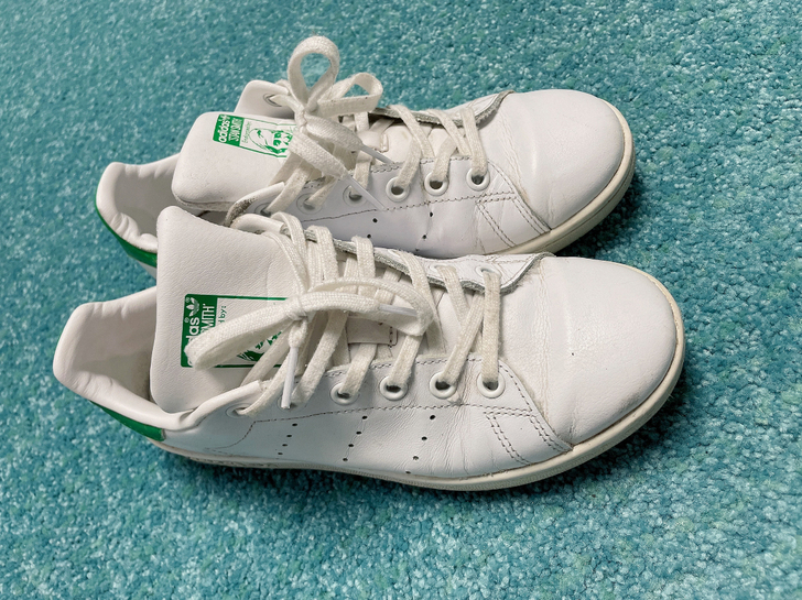 Adidas 经典小白鞋，磨损如图，37码...