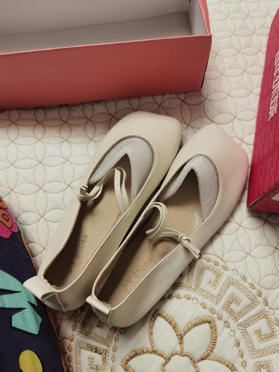 全新女鞋豆豆鞋，非常好看，软底，尺码37，...