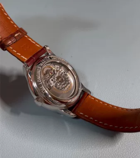 浪琴名匠系列世界时男表。极为优雅。直径38...