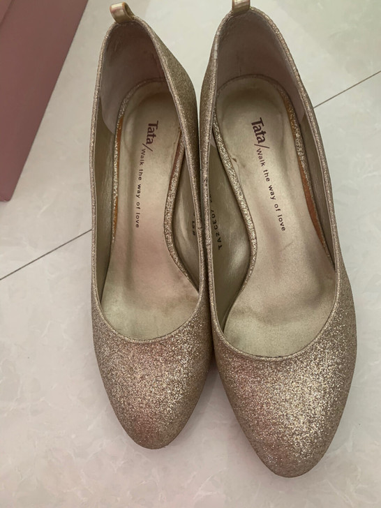 她他金属亮片鞋，纯牛皮，35码，9成新