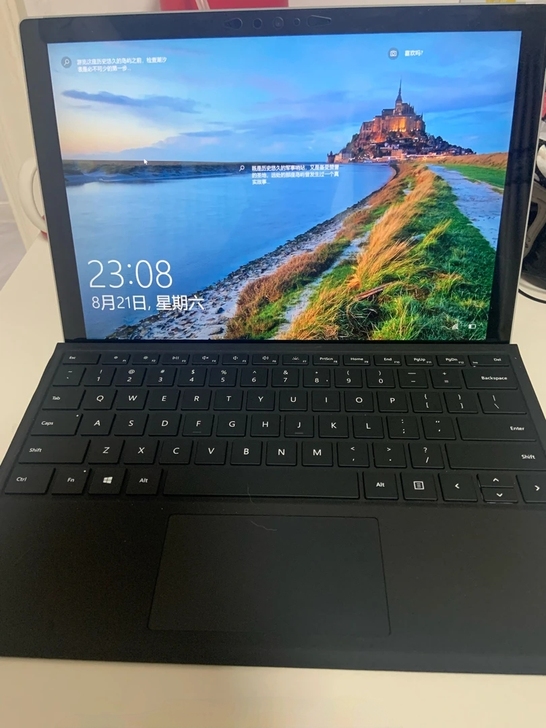 微软  Surface Pro 7，