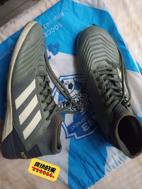 阿迪达斯  猎鹰碎钉足球鞋 19.3