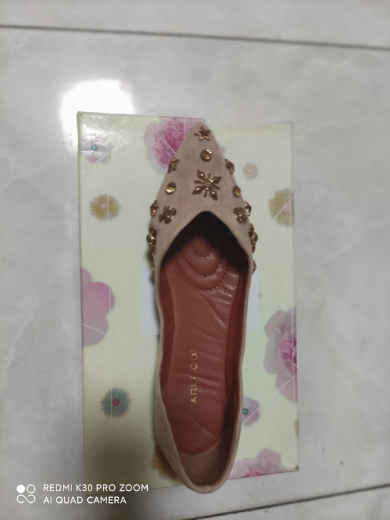 服饰鞋帽  鞋类，皮鞋