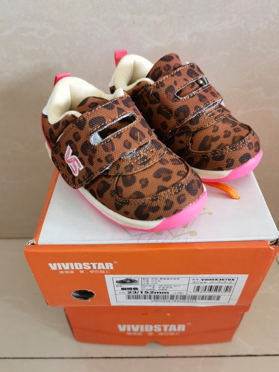 下图鞋子是23码。