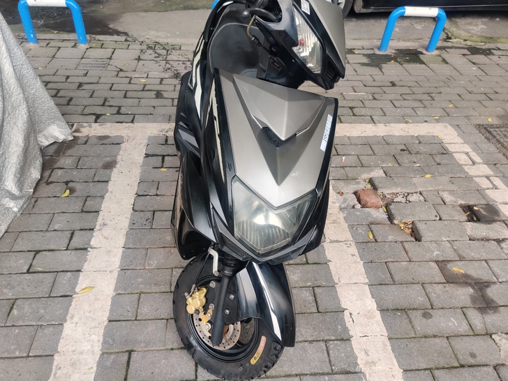 125尚领踏板摩托车到货一台，喜欢的来，车...