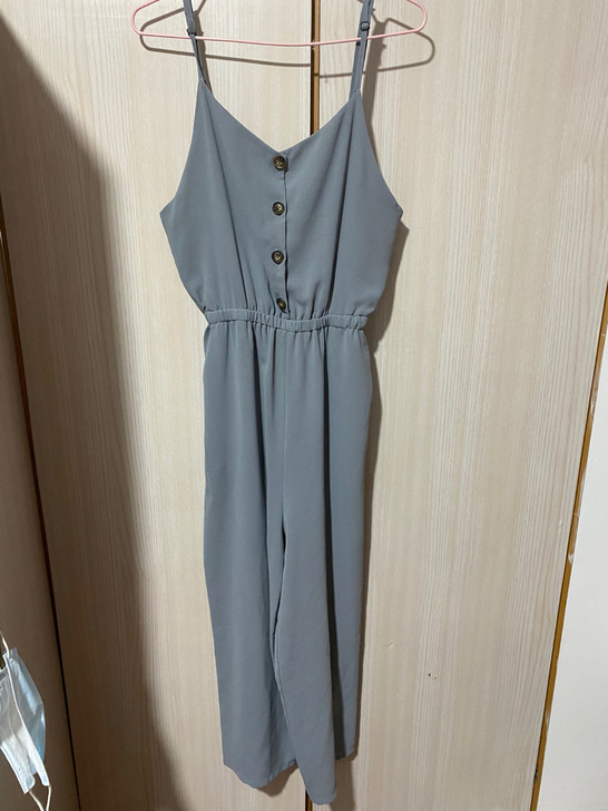 吊带连体裤实体店买的，穿过几次，高个子姐妹...